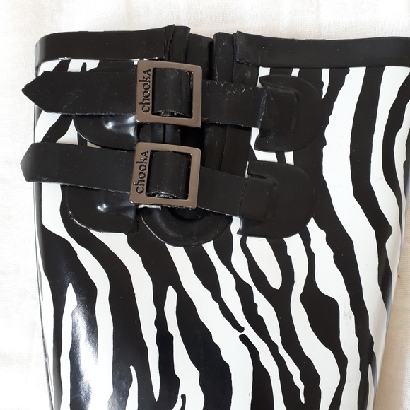 Chooka Women's Zebra Print Rain Boots - Picture 4 of 14